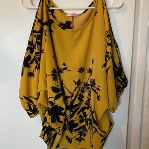 Cute yellow/black blouse
